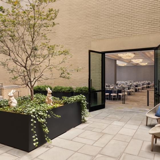 An outdoor garden area of a meeting room at Park Lane New York.